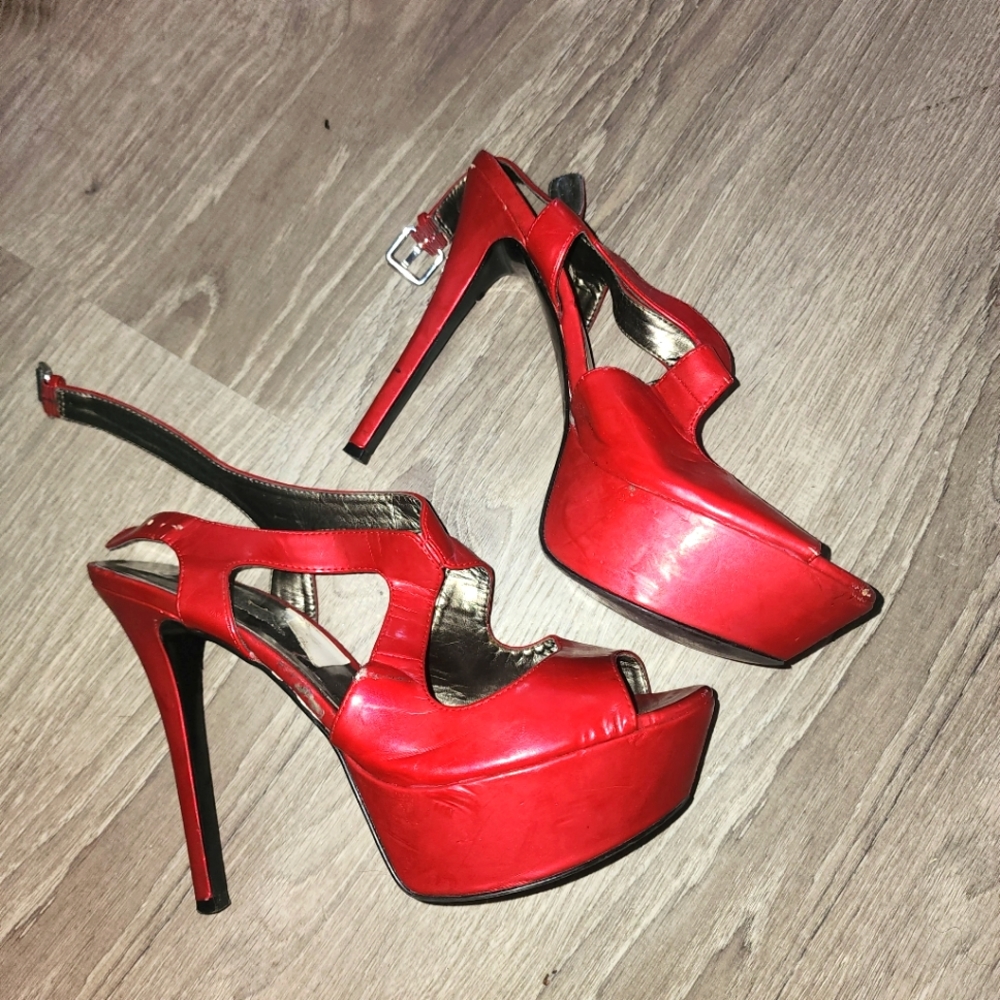 Carlos by carlos Santana red patent faux leather pleather high heels size 9m